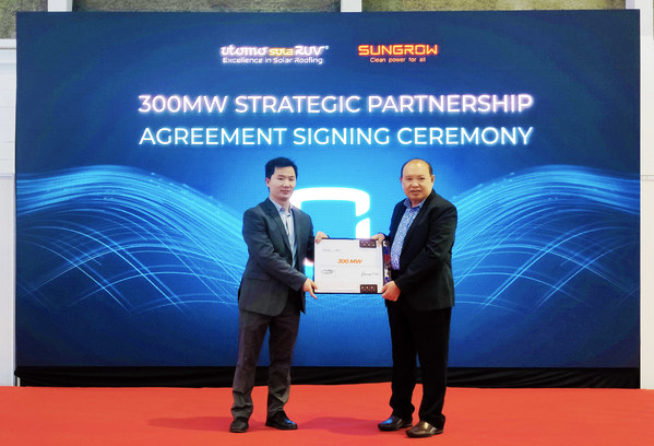 Sungrow ký kết hợp đồng mua bán điện công suất 300MW với Utomo SolaRUV trong triển lãm Solartech Indonesia 2022