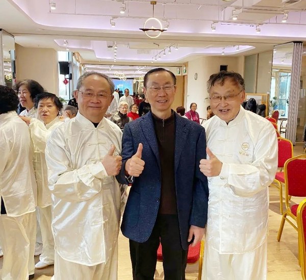 Professor Shengdi Chen (middle) with Sino Taiji’s Parkinson's participants