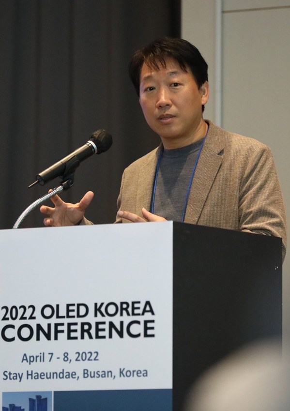 Lee Hyeon-woo, Senior VP at LG Display, delivers a keynote speech under the theme of 'OLED, The Evolutionary Experience' at the 2022 OLED Korea Conference.