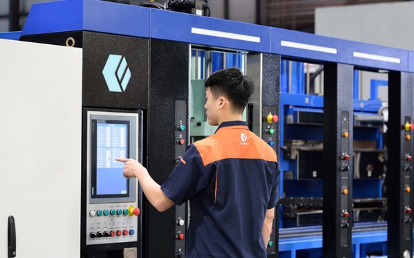 Pekerja King Steel menggunakan teknologi kembar digital untuk mengendalikan peralatan