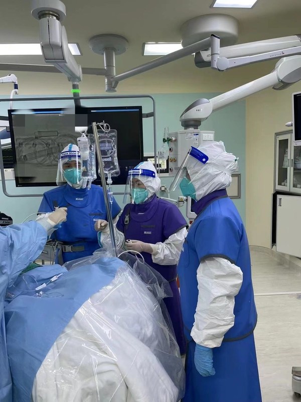 上海和睦家医院疫情期间为患者进行紧急手术