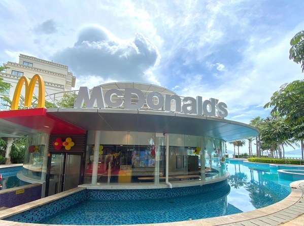 麦当劳中国首家海滨餐厅暨第1200家LEED认证餐厅落地亚龙湾