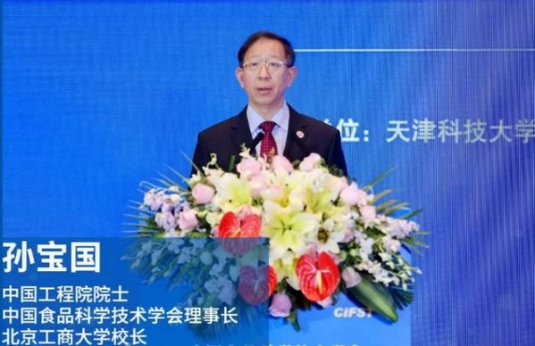 中國工程院院士、中國食品科學技術學會理事長、北京工商大學校長孫寶國在開幕式致辭