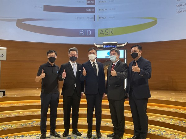 At the SGX Gong Ceremony this morning (14 April, 2022), from L - R: Adrian Ho, Group Financial Controller, iWOW Technology; Gavin Chia, Managing Director, Futu SG (moomoo); Ivan Mok, CEO, Futu SG (moomoo), Soo Kee Wee, Chairman and Non-Executive Director, iWOW Technology; Raymond Bo, CEO and Executive Director, iWOW Technology