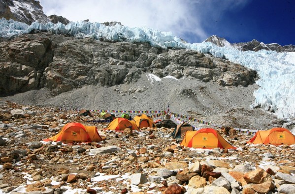 KOLON SPORT可隆支持專業運動員、登山隊出征探險