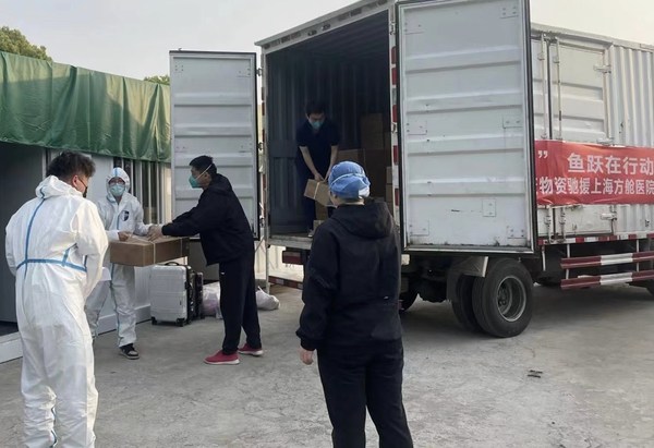 圖：當天下午，魚躍醫療捐贈物資抵達上海方艙醫院