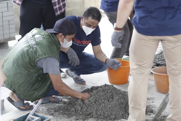 Novo Nordisk Indonesia employees in a workshop on how to recycle plastic waste into eco-building materials