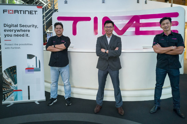 Fortinet powers TIME dotCom’s vision for a secure and connected Malaysia with TIME now an Advanced Partner offering Fortinet Secure SD-WAN solutions under TIME’s virtualised networking services to support Malaysian enterprises in the digital economy. (L-R: TIME EVP of Enterprise Business, Kit Au; Fortinet Malaysia Country Manager, Dickson Woo; TIME Chief Technology Officer, Ang Thing Jiun)