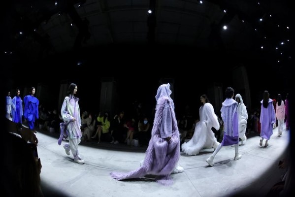 Xinhua Silk Road: Shenzhen fashion week blends digital technologies with new trends in fashion industry