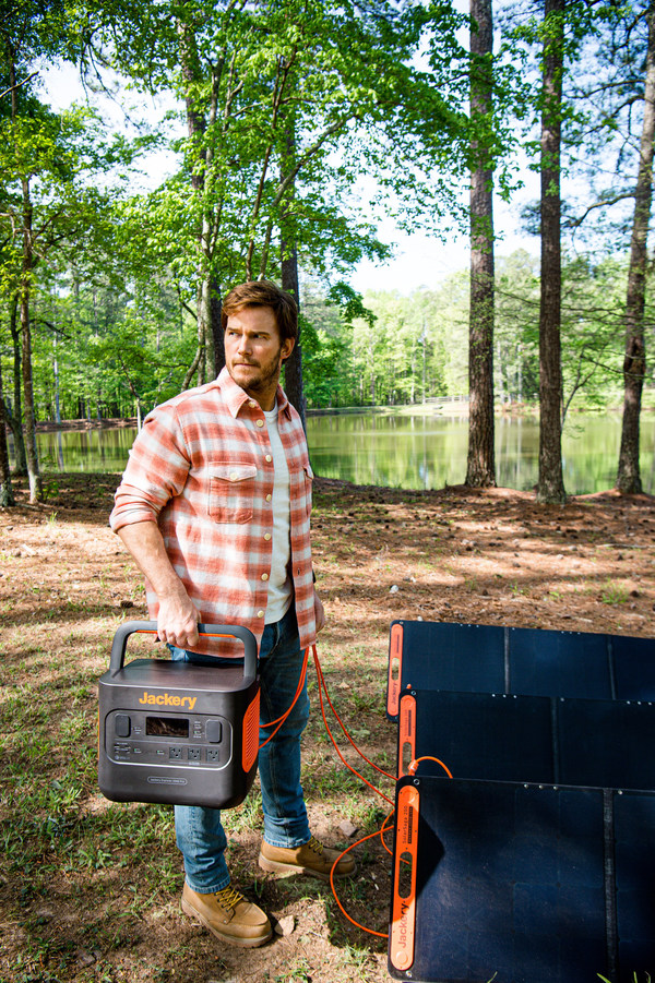 Chris Pratt powering up a Jackery solar generator in Atlanta on April 24, 2022.
