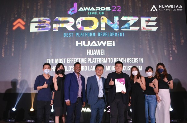 HUAWEI Ads menerima Anugerah Pembangunan Platform Terbaik (Gangsa) dalam MDA d Awards 2022. Dibina berasaskan ekosistem mudah alih Huawei yang mantap, HUAWEI Ads membantu jenama-jenama mendekati lebih 730 juta pengguna Huawei melalui peranti dan aplikasi bagi mencapai matlamat perniagaan mereka.