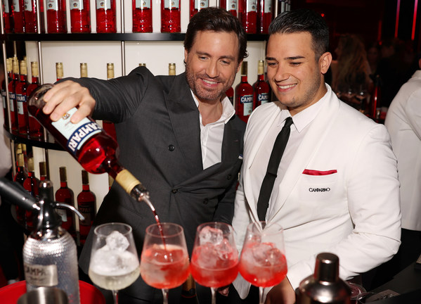 Actor and producer, Édgar Ramírez, member of the jury for this year’s Festival de Cannes toasts to Campari’s first year as an Official Partner of Festival de Cannes at an unforgettable evening that saw each guest become the protagonist of a series of immersive cinema moments.