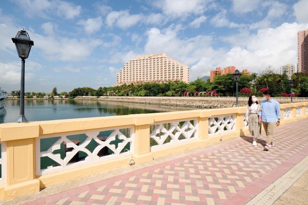 EcoBricks首度應用於黃金海岸，並會於其他物業陸續應用，包括奧海城及香港富麗敦海洋公園酒店
