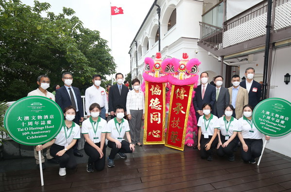 Students from Buddhist Fat Ho Memorial College welcomed the guests and extended kind wishes with a traditional lion dance performance.