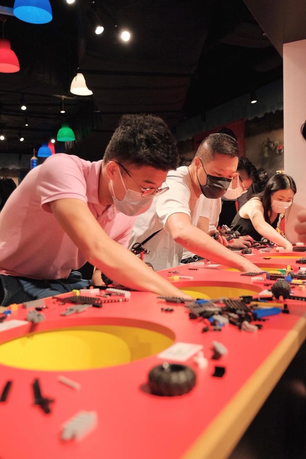 Calling on All the LEGO Fans. LEGOLAND Discovery Centre Hong Kong NO KIDS NIGHT is back. Trip.com is now offering limited package tickets.