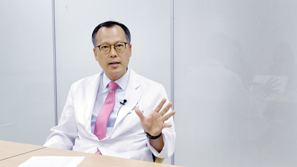 Prof. Cho, head of the lung cancer center at Yonsei Cancer Hospital, 