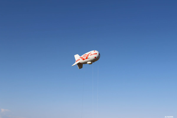 Altaeros 的 ST-Flex 漂浮在離地 249 米高空。