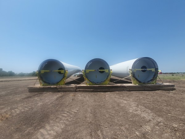 Construction is currently underway at ENGIE’s Limestone wind project, including initial delivery of some of the 264 individual blades that will make up the 88 turbines, each capable of producing 3.4 MW of output.