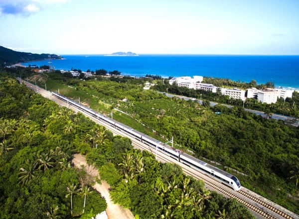 全球首条环岛高铁：海南环岛高铁