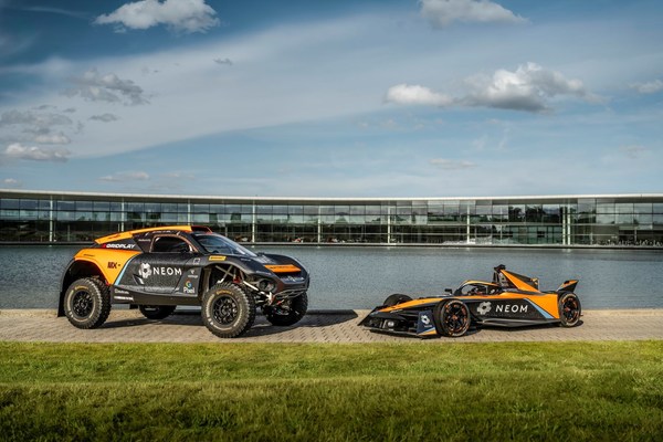 NEOMとマクラーレン・レーシングが、電気モータースポーツにおけるイノベーションと人材育成を推進するための戦略的タイトルパートナーシップを発表