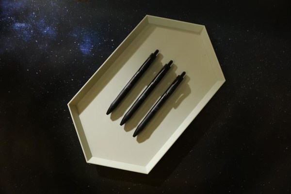 晨光k-35中性笔推出20周年限定酷黑款