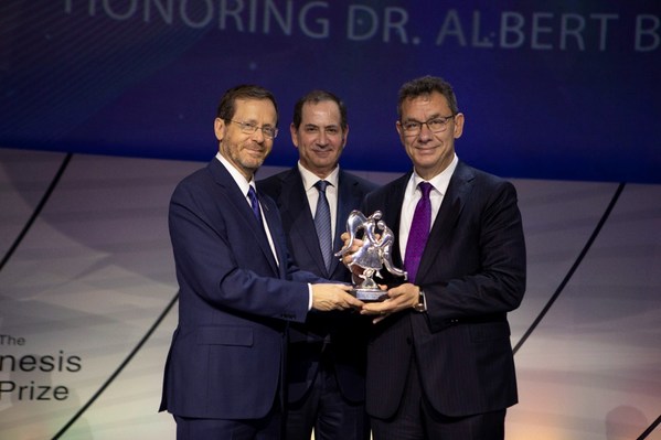 President of Israel Isaac Herzog, Founder and Chairman of The Genesis Prize Foundation Stan Polovets, and 2022 Genesis Prize Laureate, Dr. Albert Bourla. Photography credit: Lior Mizrahi, Getty