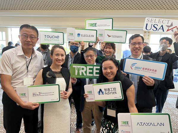 Bi-khim Hsiao, Taiwan Representative in US, greets startups from the TREE program, which is sponsored by Taiwan government’s Department of Industrial Technology, Ministry of Economic Affairs