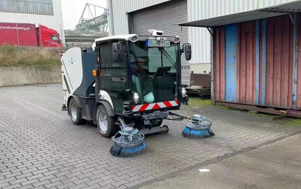 Autowise.ai自动驾驶清扫车在德国杜伊斯堡大型物流园区