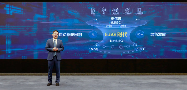 David Wang, Pengarah Eksekutif Lembaga dan Pengerusi Lembaga Pengurusan Infrastruktur ICT Huawei, menyampaikan ucapan dasar.