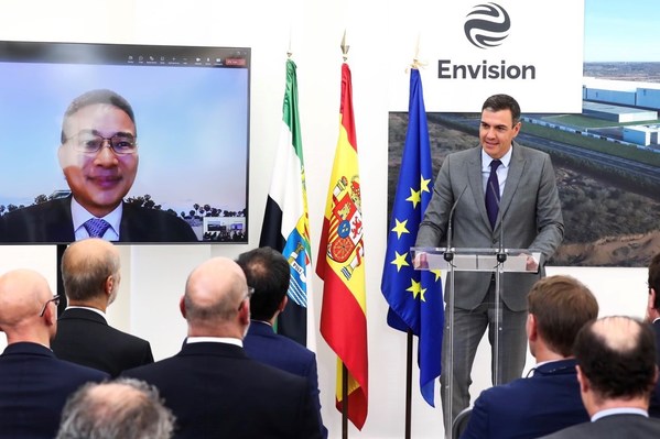 Pedro Sánchez, President of the Government of Spain and Lei Zhang, CEO of Envision at the MOU Ceremony in Navalmoral de la Mata (Cáceres, Spain)
