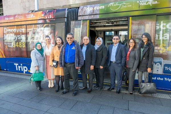 Trip.com and Tourism Malaysia staff, including HE Dato' Roslan Tan Sri Abdul Rahman, The High Commissioner of Malaysia to the Commonwealth of Australia, celebrate the launch of the Discover Malaysia¬-branded Sydney trams