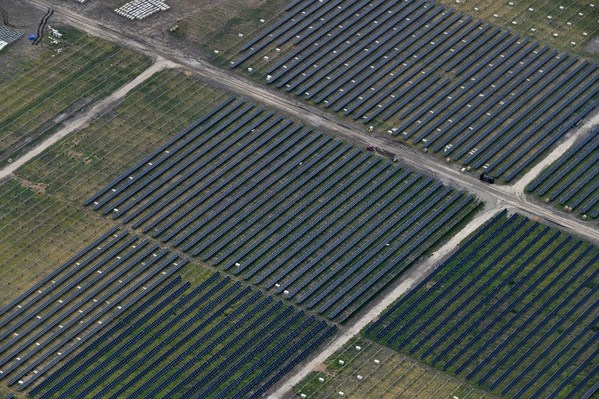 位於德州福爾斯縣的 Buckeye 的 Crown 和 Sol 太陽能項目將安裝超過 615,000 塊太陽能電池板。