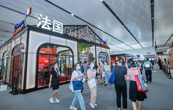 第二届中国国际消费品博览会上的法国馆。李昊 摄