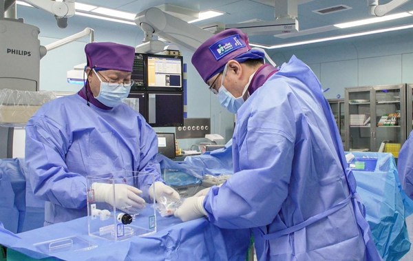 牛惠敏团队为患者实施钇[90Y]微球注射液精准介入手术