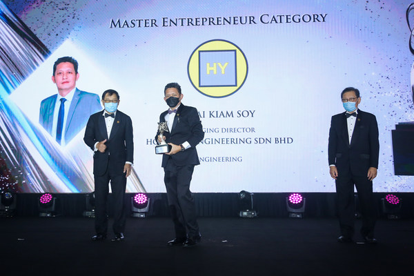 Hong Yeh Engineering Sdn Bhd Managing Director Chai Kiam Soy awarded the Master Entrepreneur Award at the Asia Pacific Enterprise Awards 2022 Malaysia.