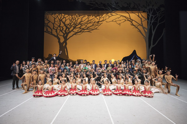 Original Fairy Tale Ballet "The Nine-Colored Deer" Performed Successfully