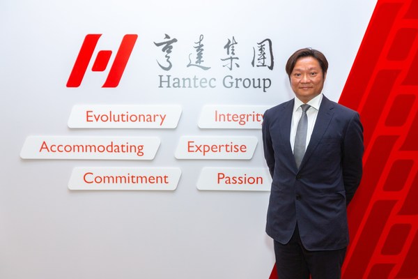 Ketua Pegawai Eksekutif Hantec Group Freddy Lau Hoi-kit memperkenalkan kempen penjenamaan semula global syarikat ini di Hong Kong pada 19 Ogos 2022.