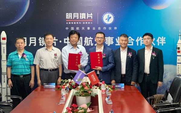 明月镜片，以科技实力成为镜片行业唯一中国航天事业合作伙伴