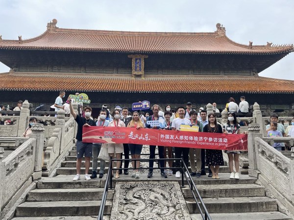 「外国人が山東省を歩く」外国の友人たちが孔府・孔廟を訪れる