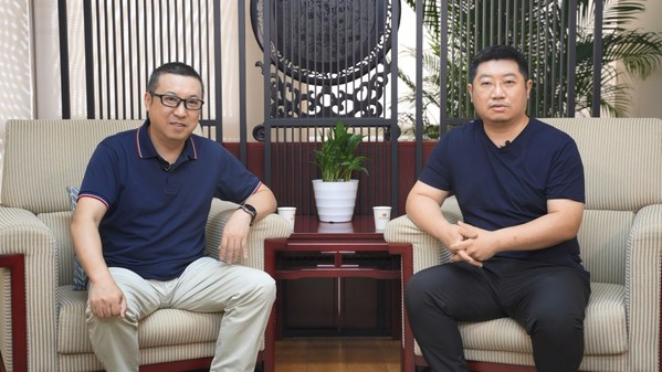 明亚副总裁王鹏（左），分子实验室创始人刘扬（右）