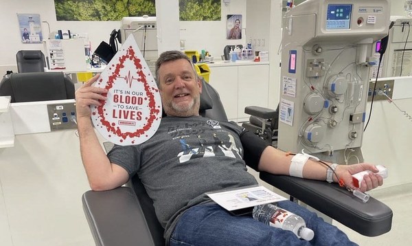 A Global Blood Hero donates at a blood centre in Sydney, NSW. (Credit: Who is Hussain)