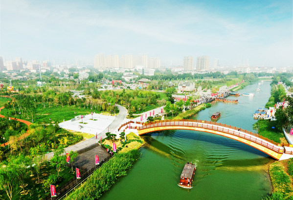 World’s Longest Canal Open to Tourists in N. China’s Cangzhou Downtown Section