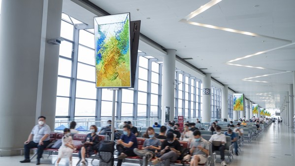 星夜旅程 - 平衡；上海机场国内出发畅旅套装；274块4K LCD，屏海级媒体套装覆盖浦东虹桥两场，再次演绎全新粒子3D艺术视效