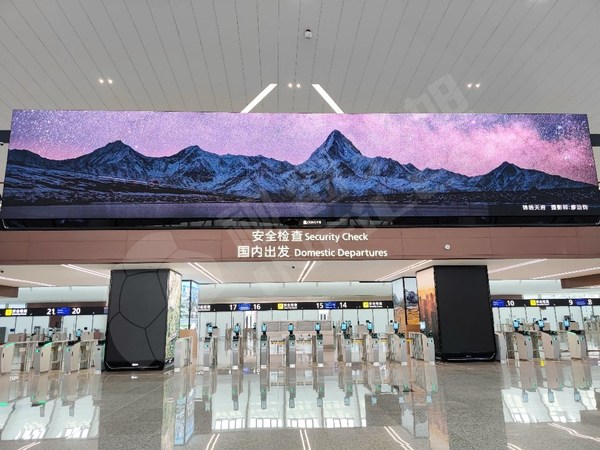 成都天府国际机场内的领袖系列屏幕