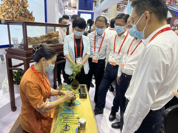 中国東部の福建省アモイで開催された22th China International Fair for Investment and Tradeでの香パフォーマンス（Xinhua Silk Road提供）