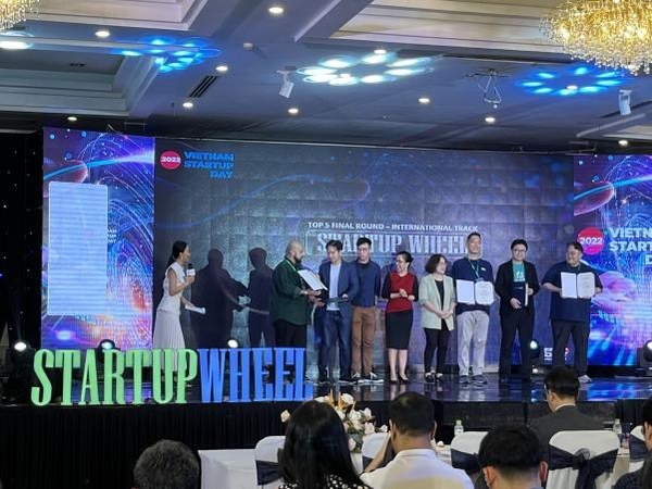 Based on the presentations of 50 global companies competing at this year's Startup Wheel event, the judging committee selected the top five finalists after rigorous evaluation. AIZEN Global, an AI fintech company, took the honor of being selected as one of the top five finalists.