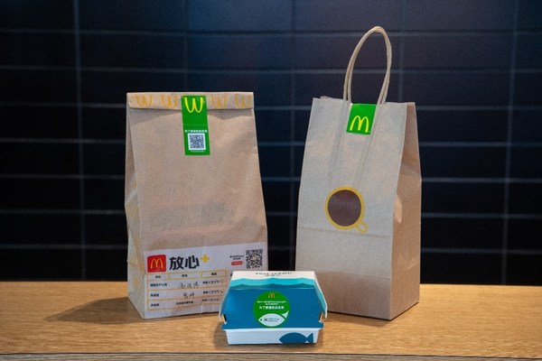 为庆祝“零碳餐厅”开业，麦当劳中国全国近5000家餐厅的纸袋封口贴一齐由红变绿，消费者还可以用AR（增强现实）扫描麦香鱼汉堡盒，了解绿色小故事