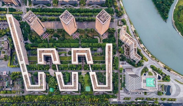Chengdu Tianfu Software Park berperan besar mendukung perkembangan sektor jasa di Chengdu.