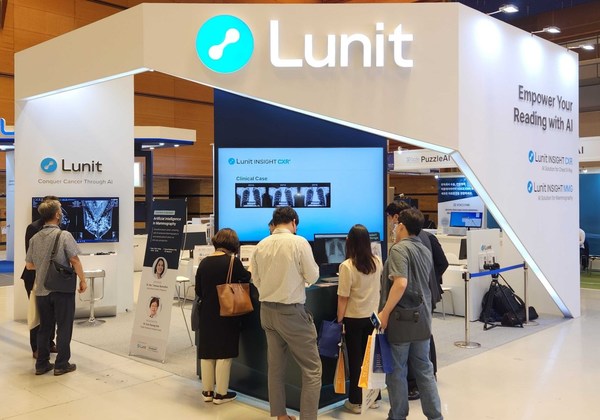 Visitors gather around Lunit's booth at AOCR & KCR 2022