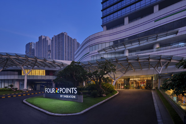 The Four Points by Sheraton Surabaya Pakuwon Indah welcomes you with simple comfort and attentive service.  Located in the western part of Surabaya and connected to Indonesia's largest shopping mall, Pakuwon Mall Surabaya.